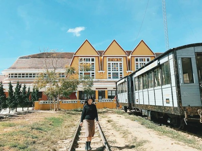 Những ga tàu lửa ở Việt Nam đẹp như trên phim, có nơi còn trở thành địa điểm du lịch nổi tiếng - Ảnh 9.