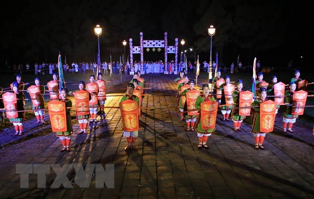 Du lich Co do Hue vao mua Thu cung nhung trai nghiem moi la hinh anh 4