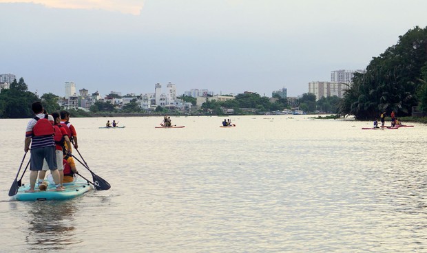 Trải nghiệm tour chèo SUP ngắm hoàng hôn trên sông Sài Gòn - Ảnh 8.