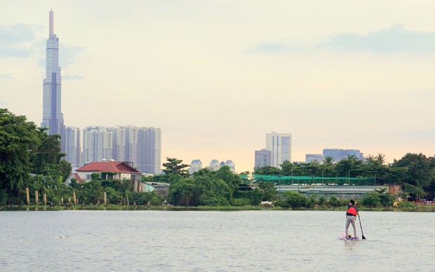 Trải nghiệm tour chèo SUP ngắm hoàng hôn trên sông Sài Gòn - Ảnh 9.