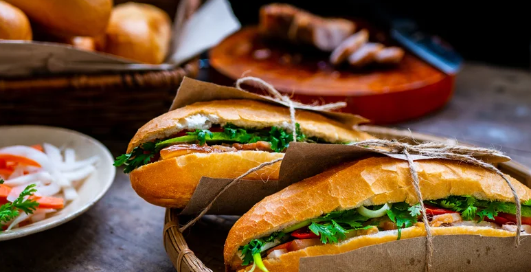 Báo quốc tế ngợi ca bánh mì Việt Nam