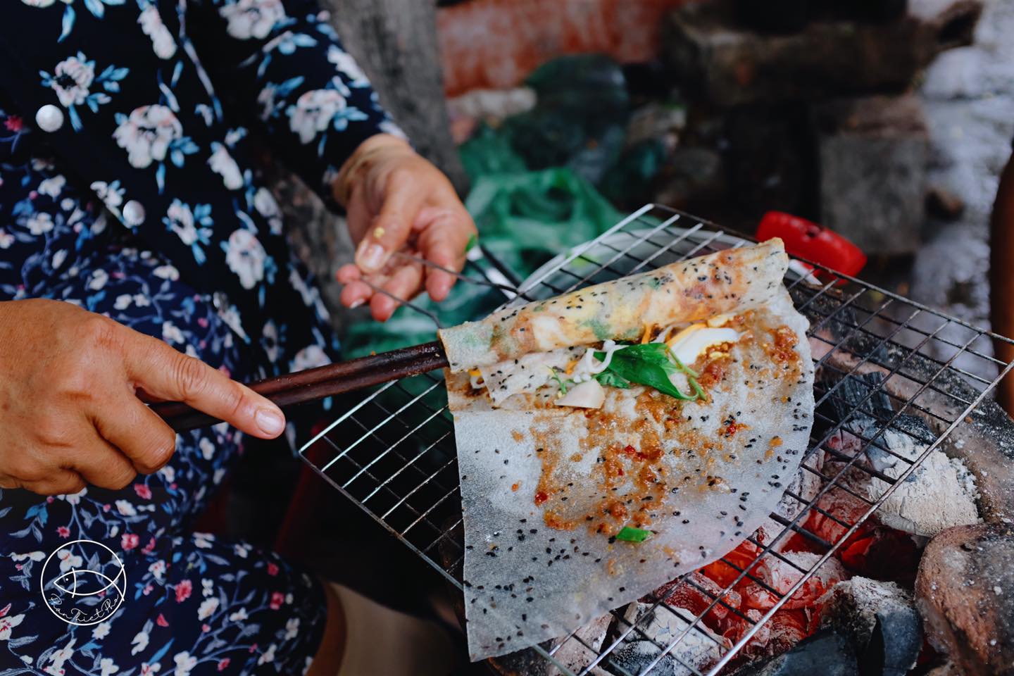 Bánh tráng mắm ruốc nướng, món ăn vặt Phan Thiết nổi tiếng nhất