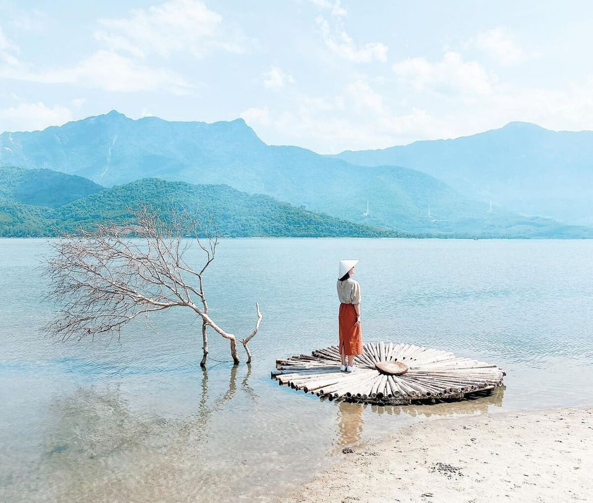 Chiêm ngưỡng Vịnh Lăng Cô - 'tiên cảnh chốn trần gian' không thể bỏ lỡ tại  Huế - Vua Nệm