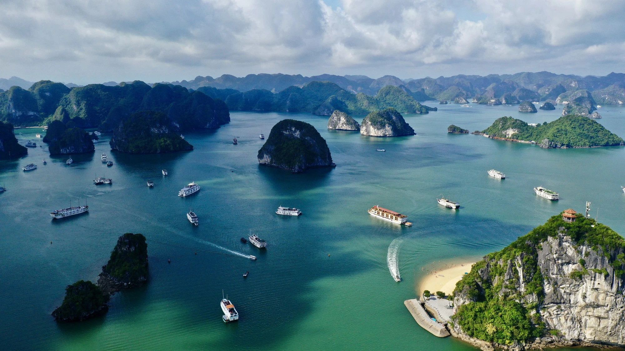 UNESCO công nhận Vịnh Hạ Long - Quần đảo Cát Bà là Di sản Thiên nhiên Thế