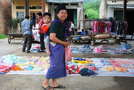 Cận cảnh phiên chợ Na Mèo ngày cuối năm