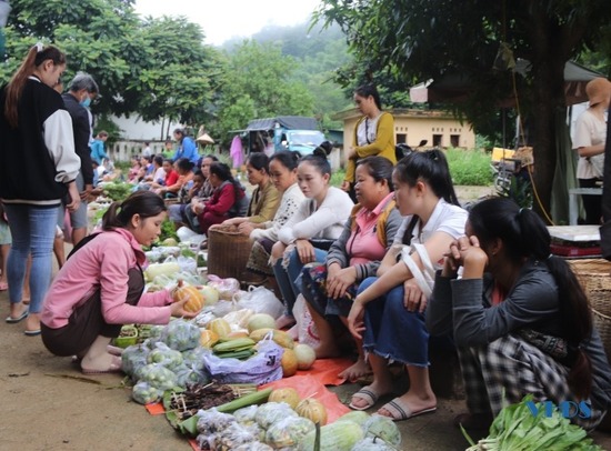 Phiên chợ Cửa khẩu Quốc tế Na Mèo nhộn nhịp trở lại