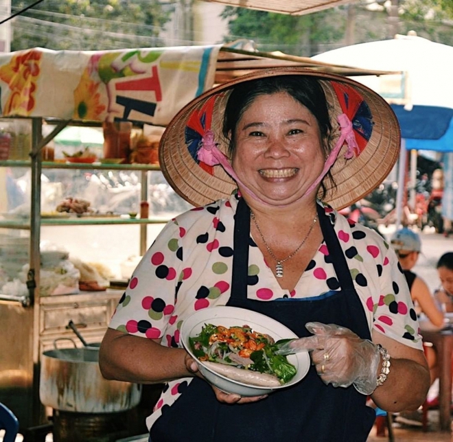 Tình hình quán ăn tại TP.HCM của "Lunch Lady" sau khi chủ quán mất ở nước  ngoài, tiết lộ bất ngờ từ hàng xóm